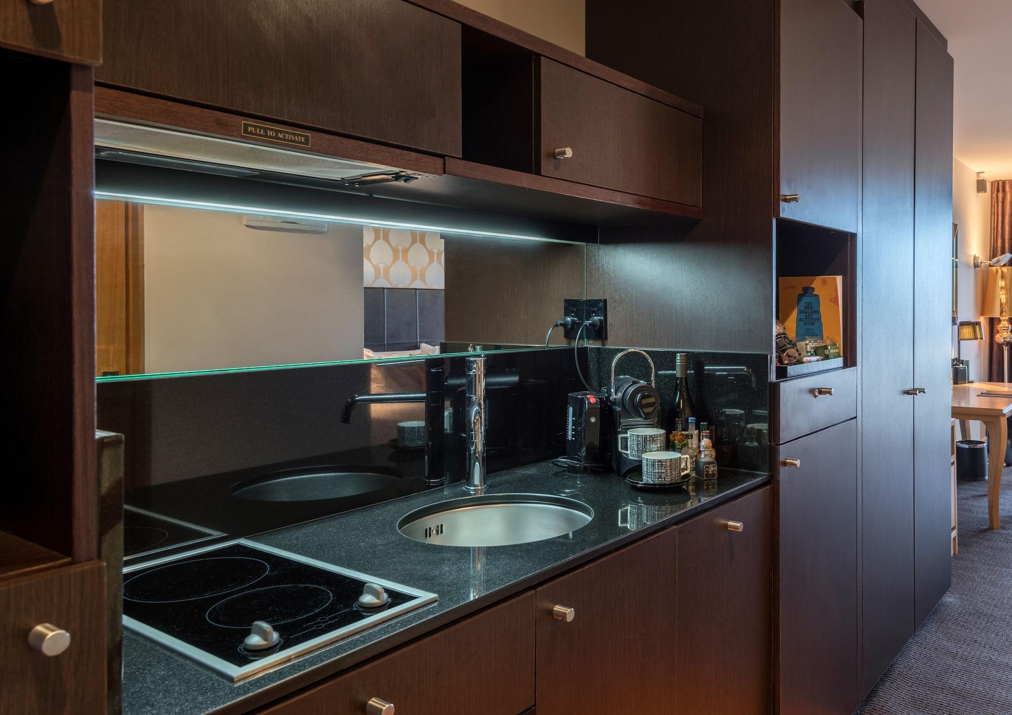 Museum Apartment Hotel, Independent Collection By Evt Wellington Exteriér fotografie A kitchen in a serviced apartment