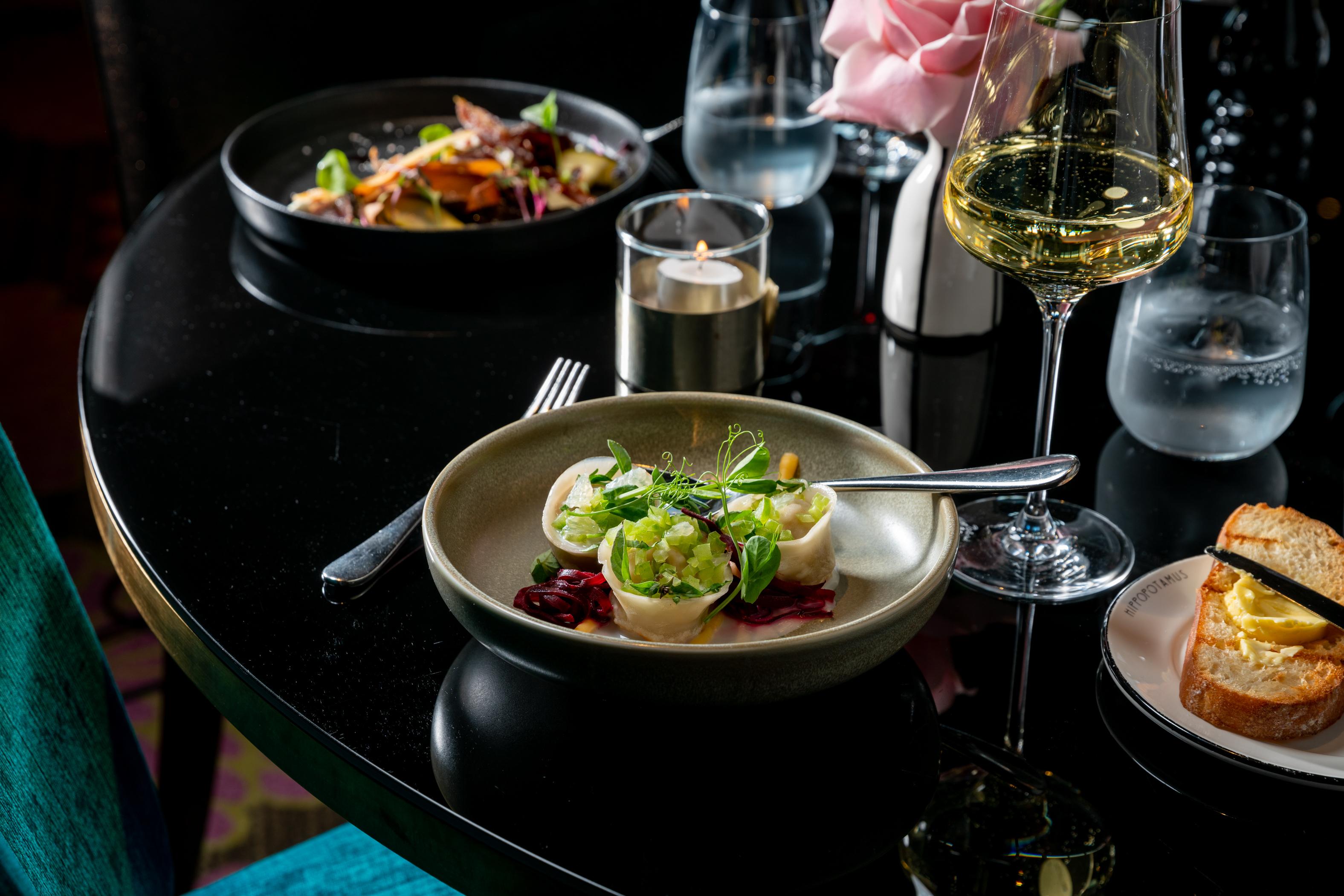 Museum Apartment Hotel, Independent Collection By Evt Wellington Exteriér fotografie A meal at the restaurant