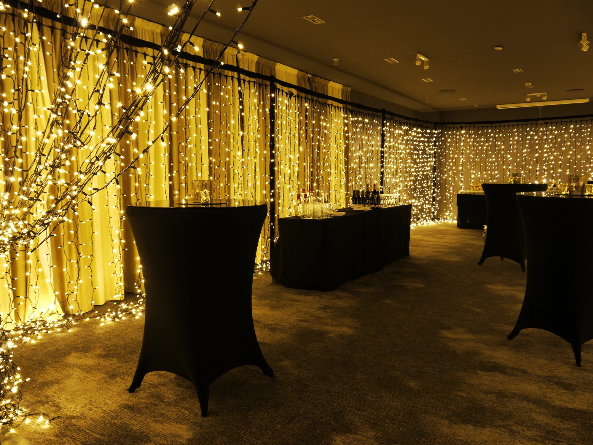 Museum Apartment Hotel, Independent Collection By Evt Wellington Exteriér fotografie A curtain of LED fairy lights